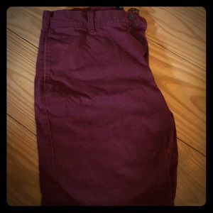 Classic fit burgundy shorts